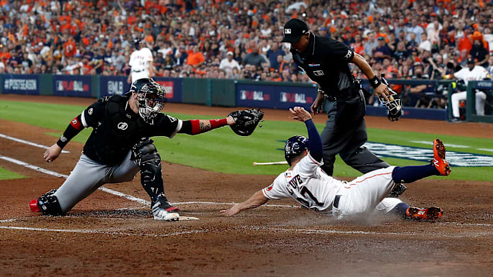 José Altuve se robó el show con su slide en home
